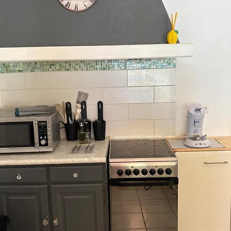 Indépendant Dans Maison Familiale *