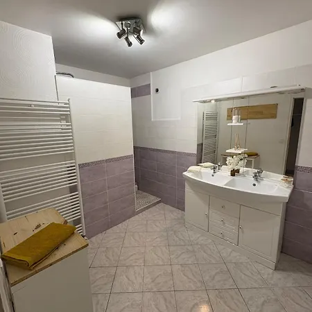 Indépendant Dans Maison Familiale Etauliers